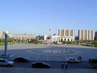 綏化市政府庁舎前広場